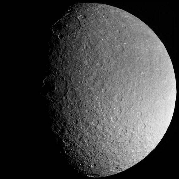 La Lune ? Mercure ? Non, juste Rhéa, satellite de Saturne