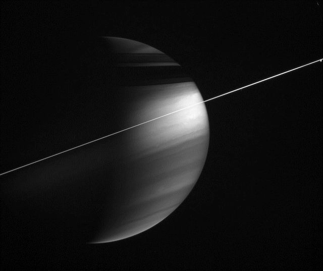 La haute atmosphère et les vents de Saturne