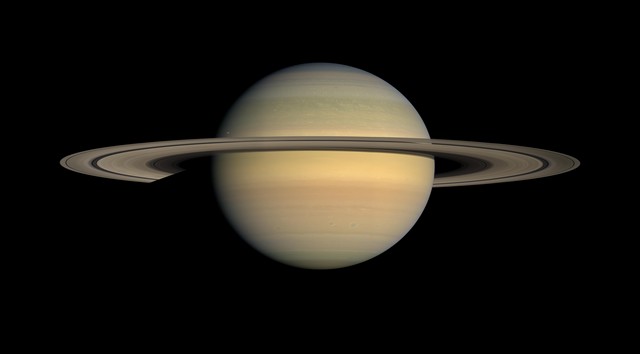 Saturne, changeante mais toujours majestueuse