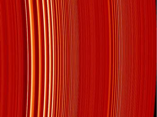 La gravitation fait onduler les anneaux de Saturne