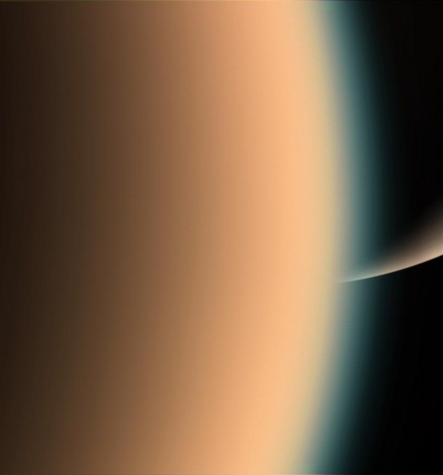 Saturne joue à cache-cache avec Titan