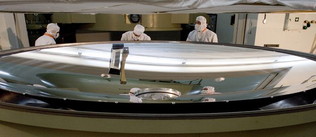 Le miroir géant du futur télescope spatial Herschel de l’ESA