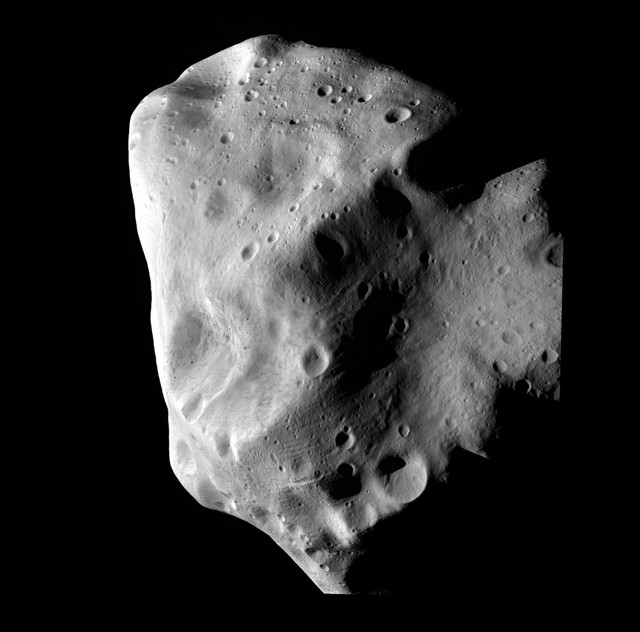 Survol de Lutetia par la sonde Rosetta : fabuleuses photos