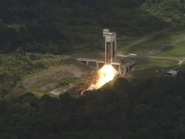 Fusée Vega : test réussi du moteur P80 à Kourou