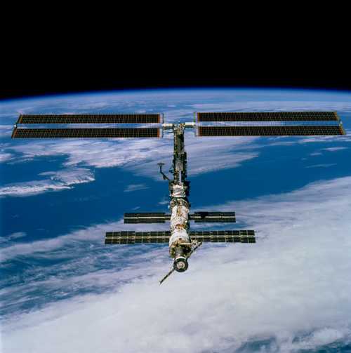 ISS: lancement à la main d'un satellite et préparation au cargo Jules Verne