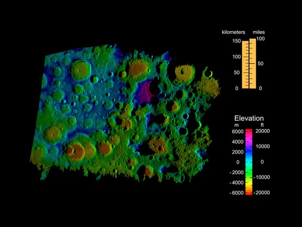 Lune: le pôle Sud vu comme jamais auparavant