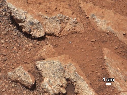 Curiosity découvre un lit de rivière sur Mars: un catalyseur de vie ?