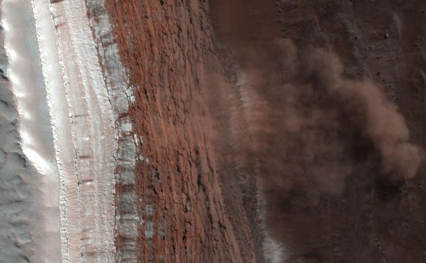 Des avalanches observées en direct sur Mars