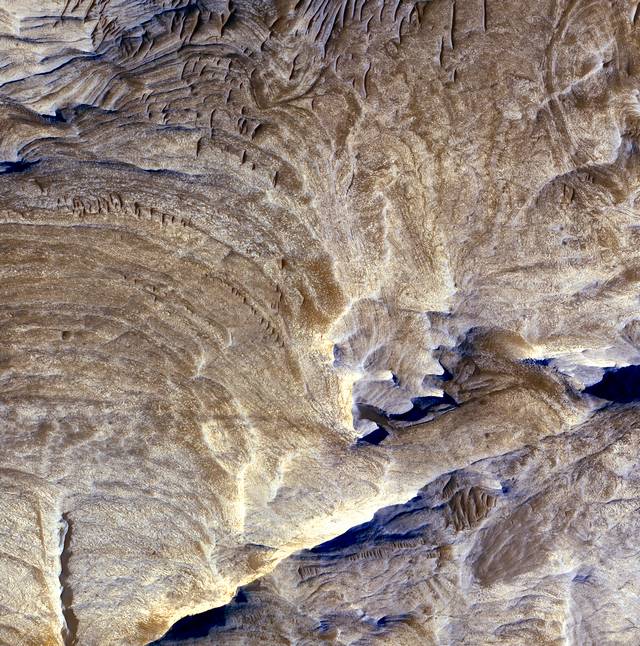 La sonde MRO révèle de nouveaux aspects de Mars