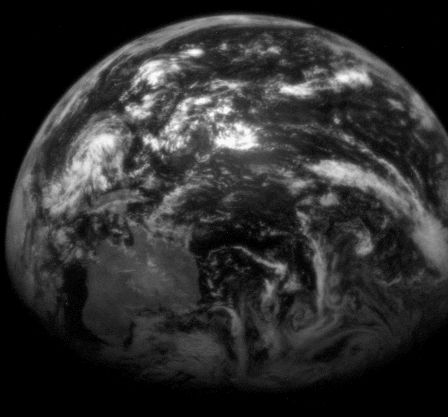Survol de la Terre par la sonde Messenger à destination de Mercure