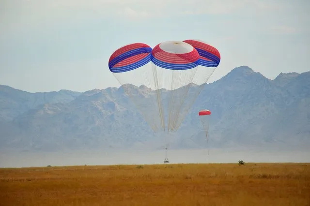 Essai réussi des parachutes de récupération du premier étage d'Ares 1