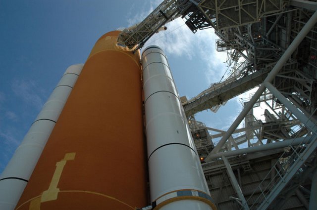 Ernesto: report du lancement de la navette Atlantis