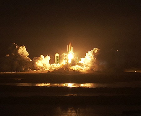 Discovery s’est élancée vers la Station spatiale internationale