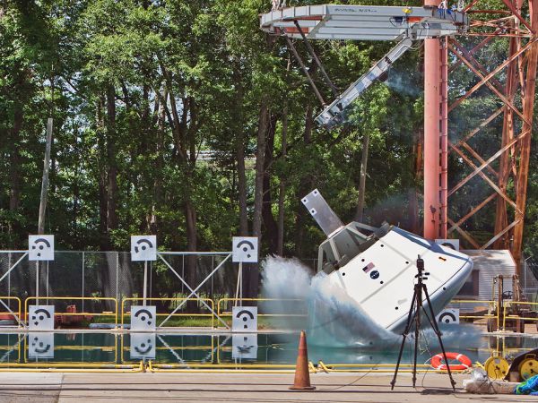 Capsule Orion : la NASA procède aux tests d'amerrissage