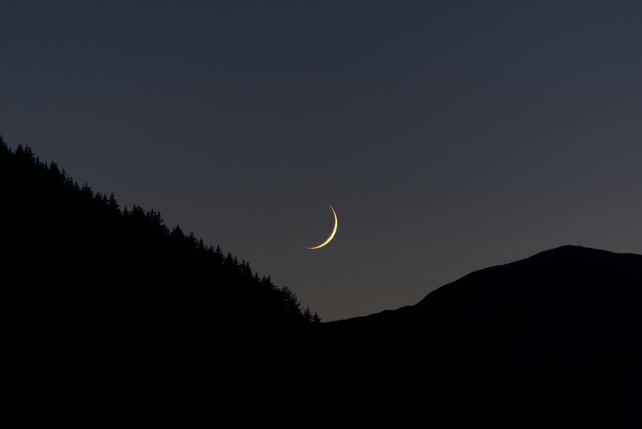 Une Lune Noire la nuit prochaine: d'où vient donc ce nom étrange ?