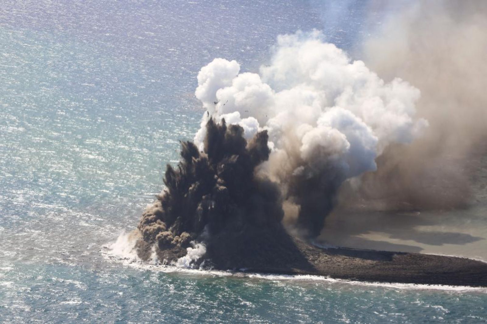 La nouvelle île apparue au Japon visible depuis l'espace
