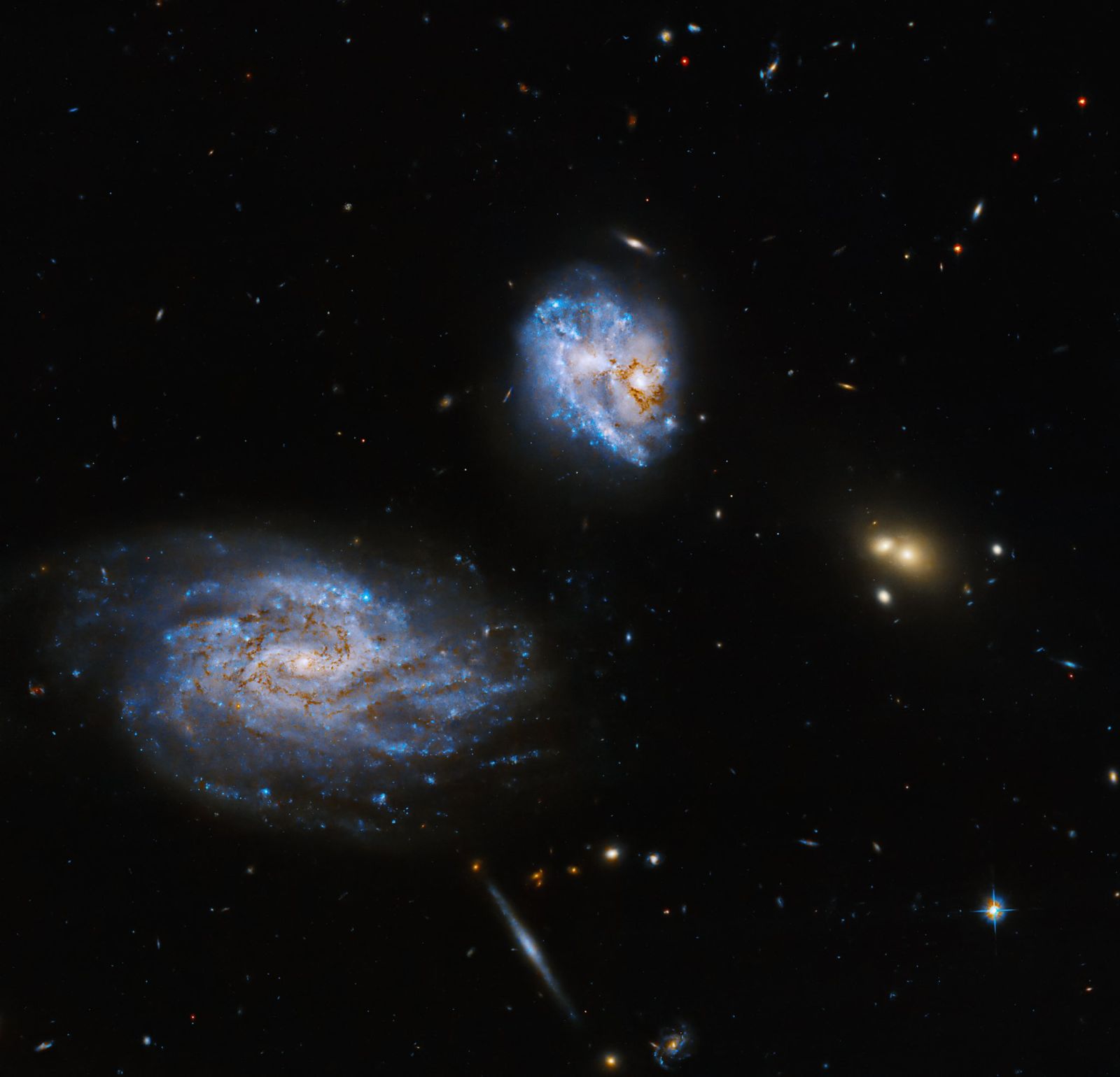 Fusão galáctica: um espetáculo cósmico capturado pelo Hubble