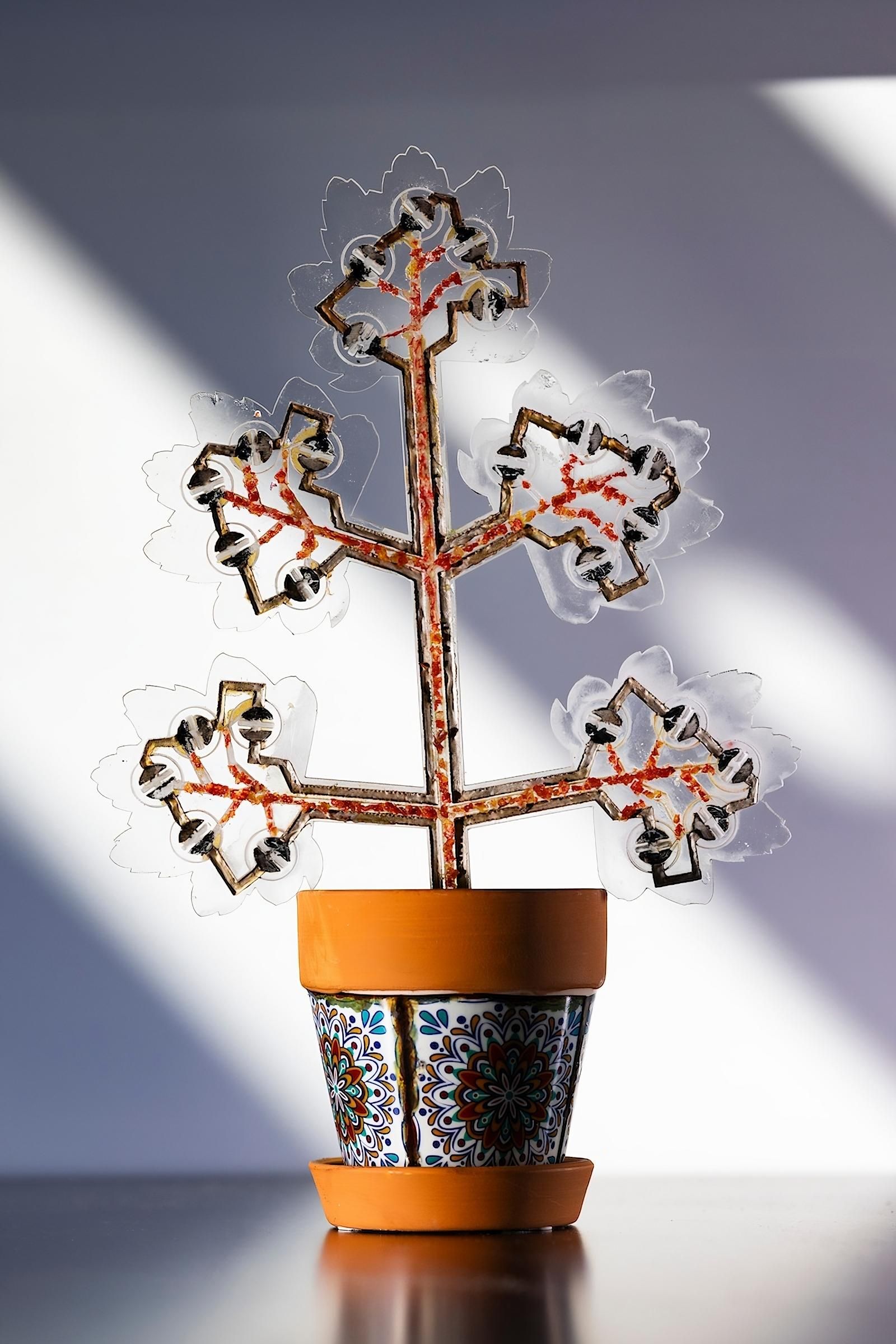 This artificial plant purifies the air much more efficiently than a natural plant