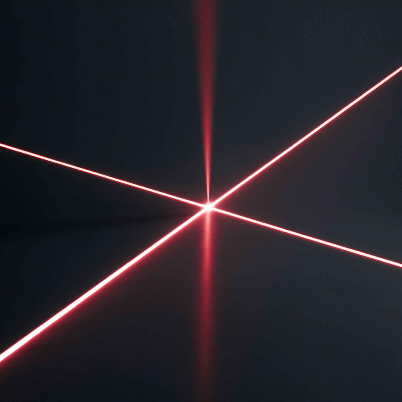 How a femtosecond laser interacts with glass 💥