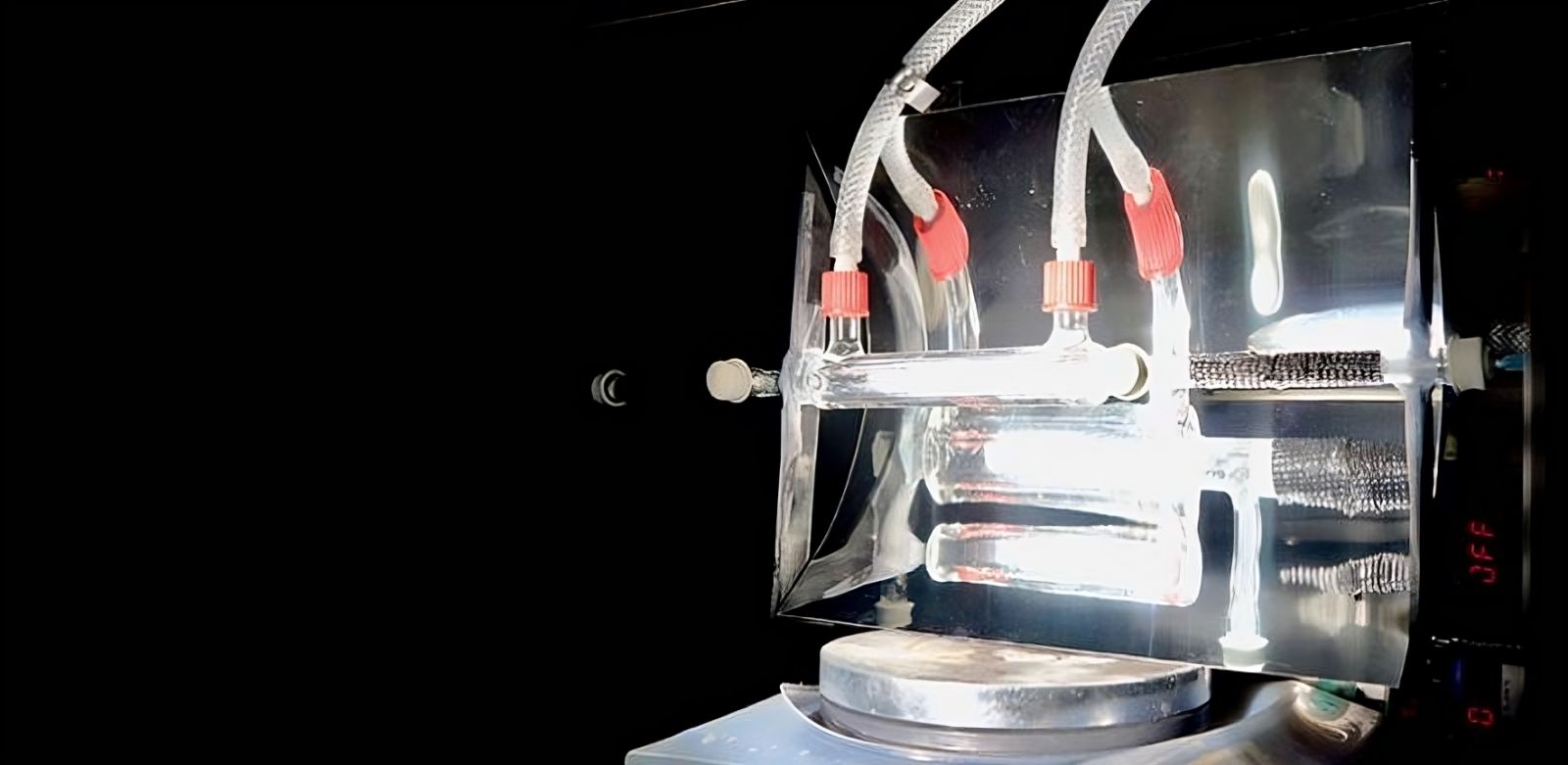 This reactor transforms CO2 from the air into fuel using the Sun 🌍