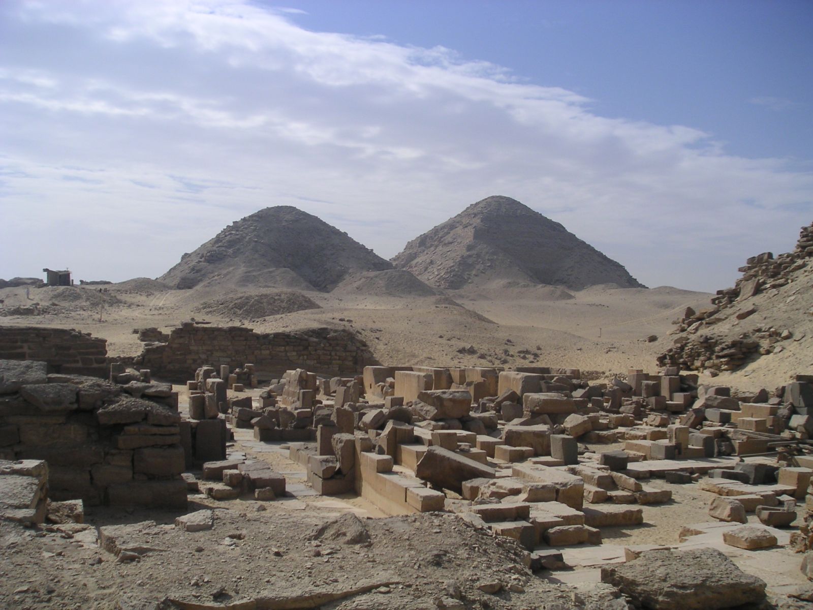 🔆 Um templo solar com 4400 anos descoberto no Egito