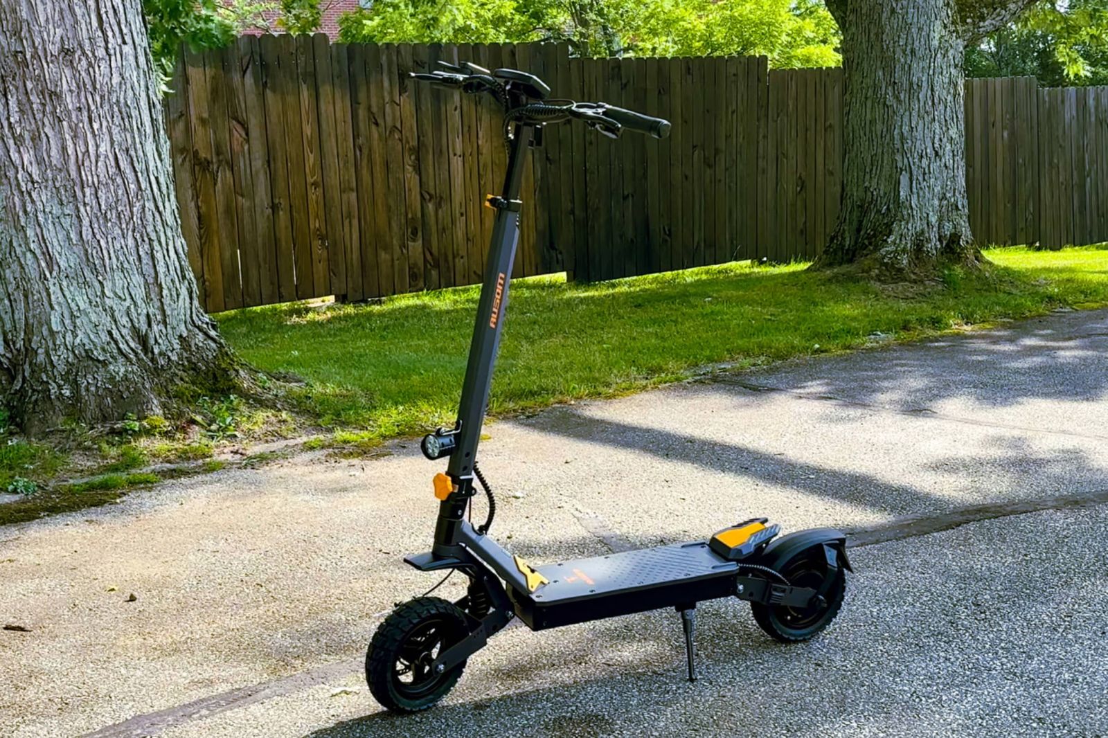 Trottinettes électriques Ausom : des promos pour Noël et jusqu’à 200 € en réductions cumulables
