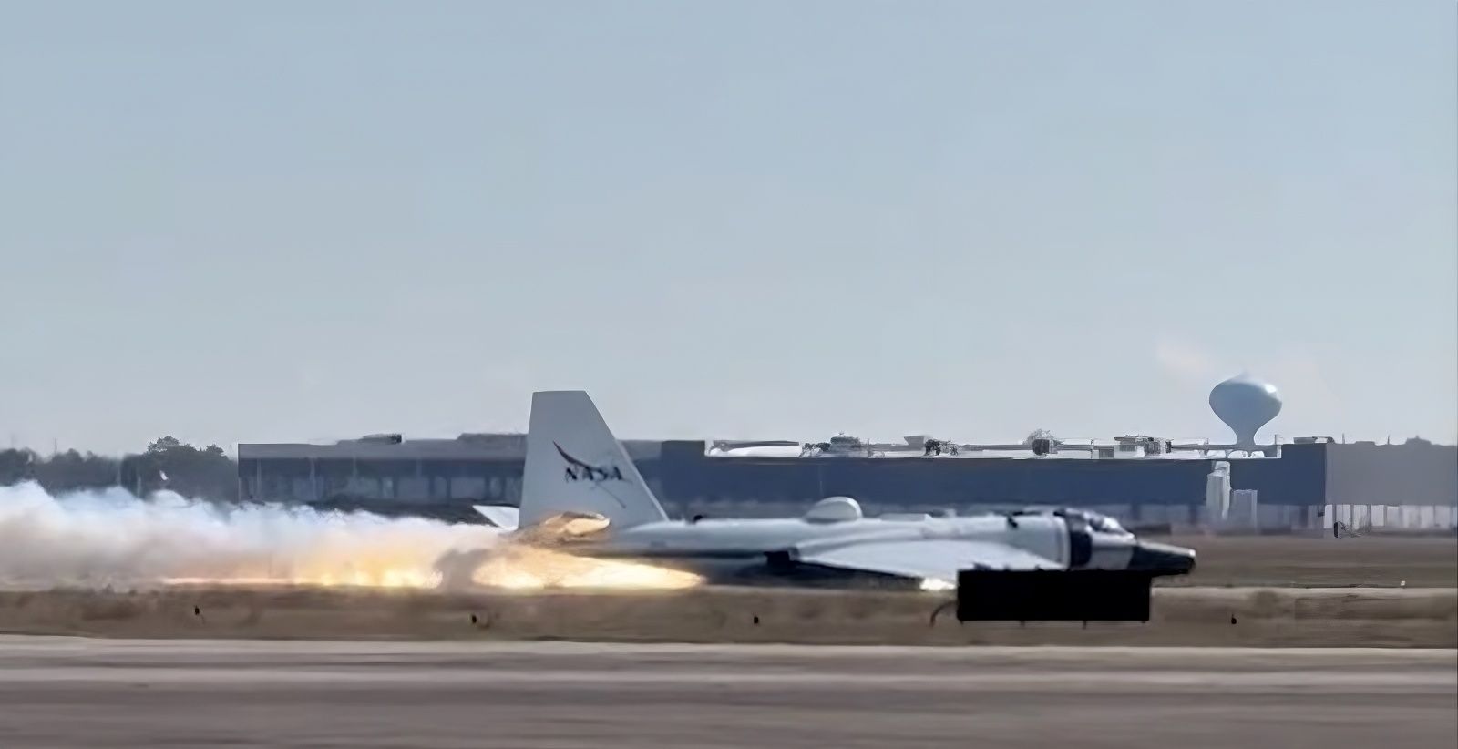 🛬 Spektakuläre Bauchlandung für ein NASA-Forschungsflugzeug