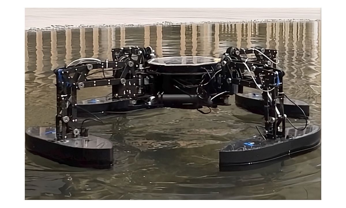 🌊 QuadBoat : un bateau-robot à quatre pattes qui "marche sur l'eau"
