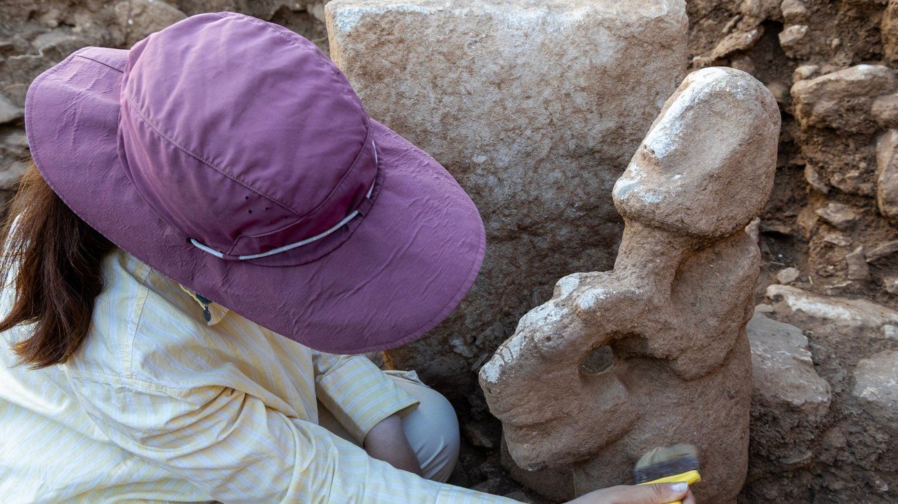 ÿ Il y a 11 000 ans, un humain était sculpté sur le dos d'un léopard
