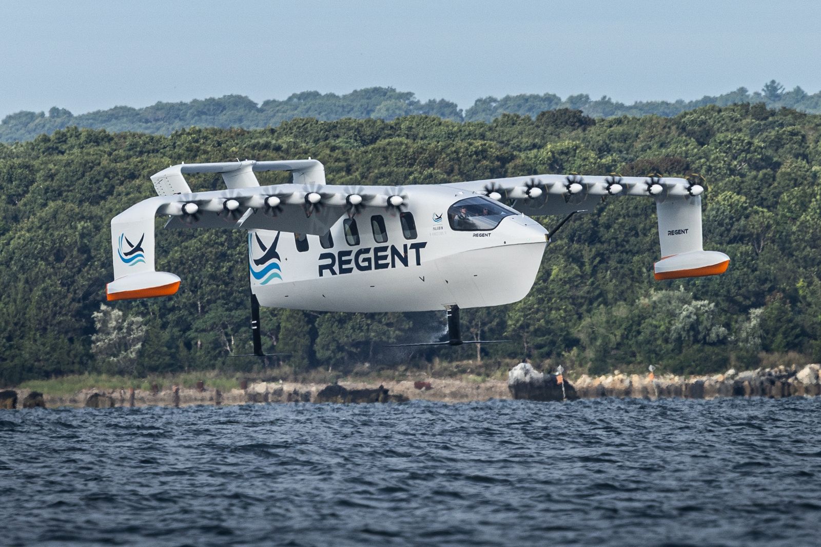 ✈️ Ce bateau électrique quitte l’eau et vole à 10 mètres de hauteur