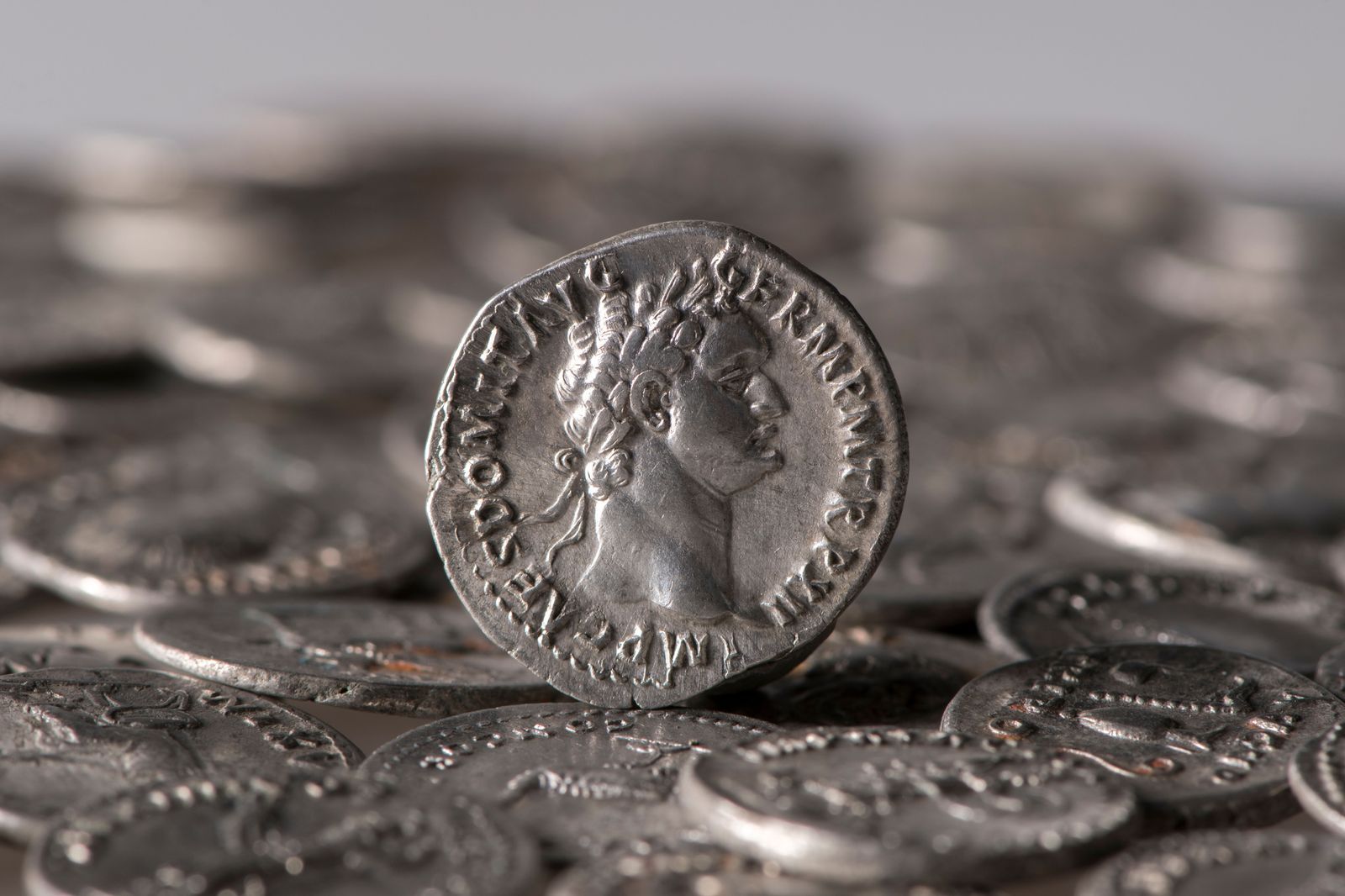 Denier en argent de l'empereur Domitien provenant du trésor découvert près de Wesseling.