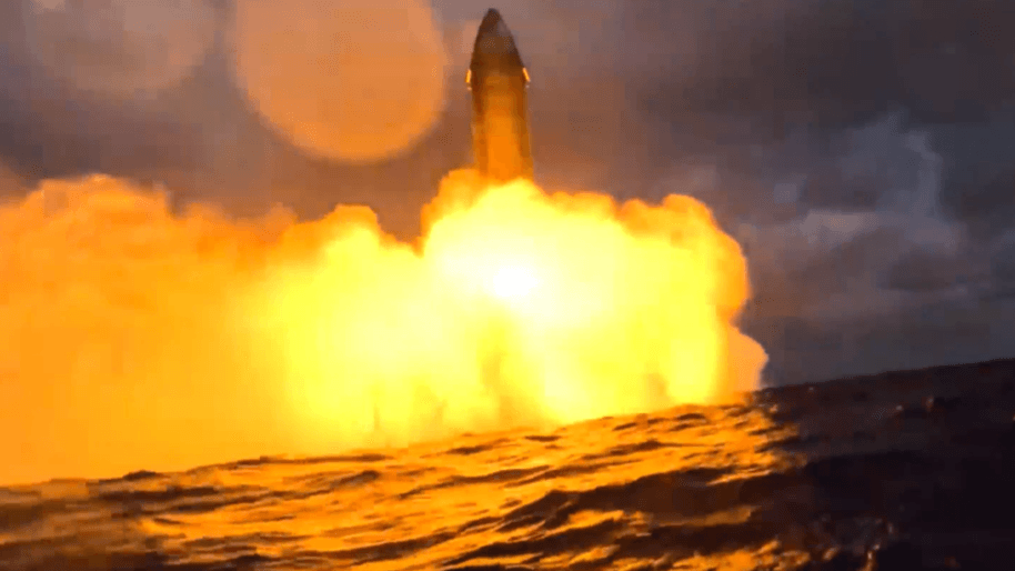 Starship effectue sa manĆuvre dâamerrissage dans le nord de lâocĂ©an Pacifique Ă la fin du vol 14.