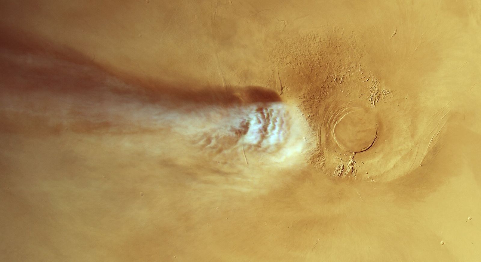 Le nuage allongé d’Arsia Mons observé par Mars Express le 24 juin 2024.