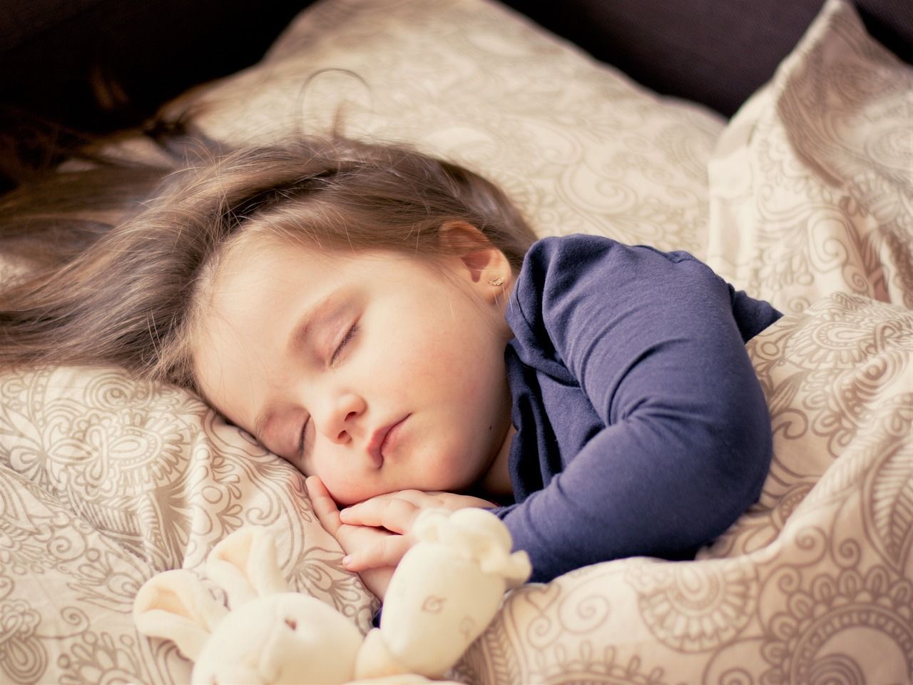 Couchers tardifs et manque de sommeil peuvent abîmer le cerveau des enfants