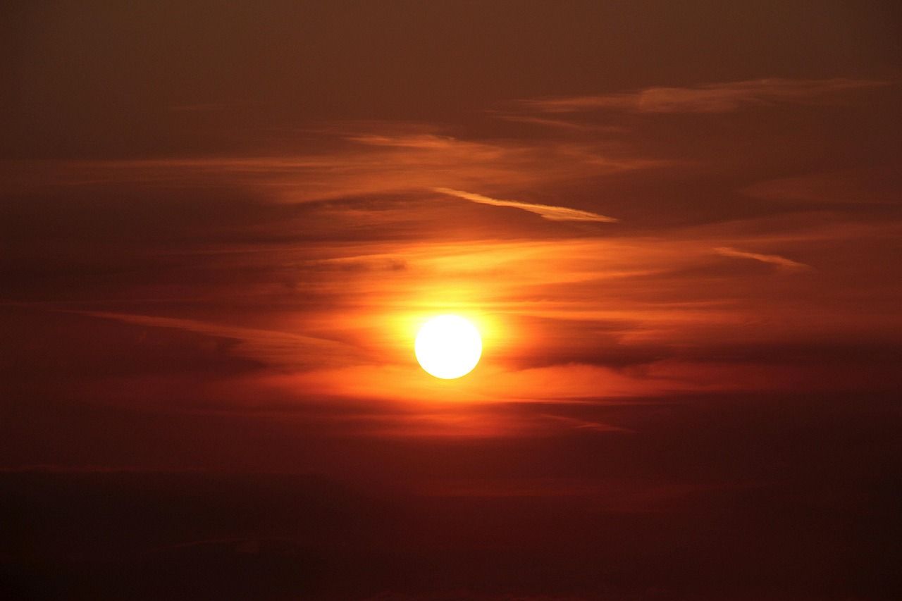 ☀️ Pourquoi le Soleil change de couleur au fil de la journée ?