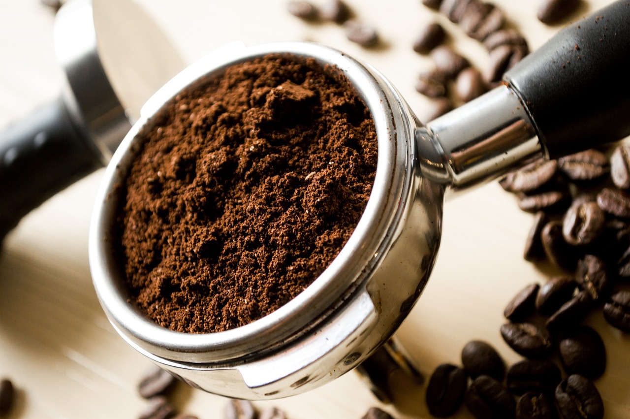 Ne jetez plus votre marc de café : il peut rendre le béton plus résistant !