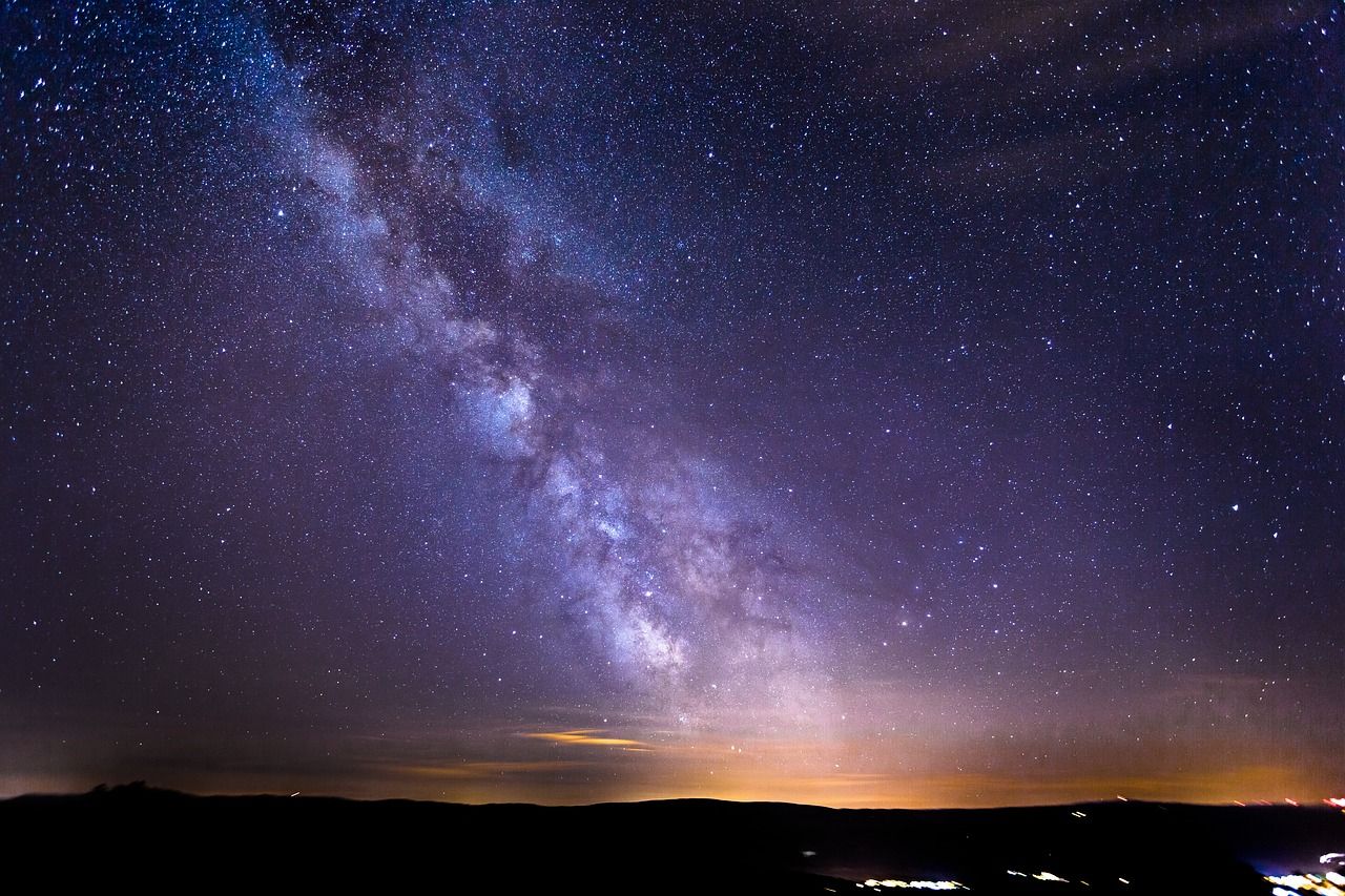 ✨ Por que as estrelas parecem mais brilhantes no verão?