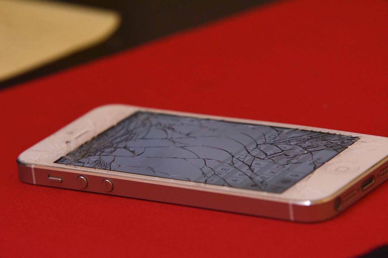 📱 What are the right reflexes when your smartphone breaks down?