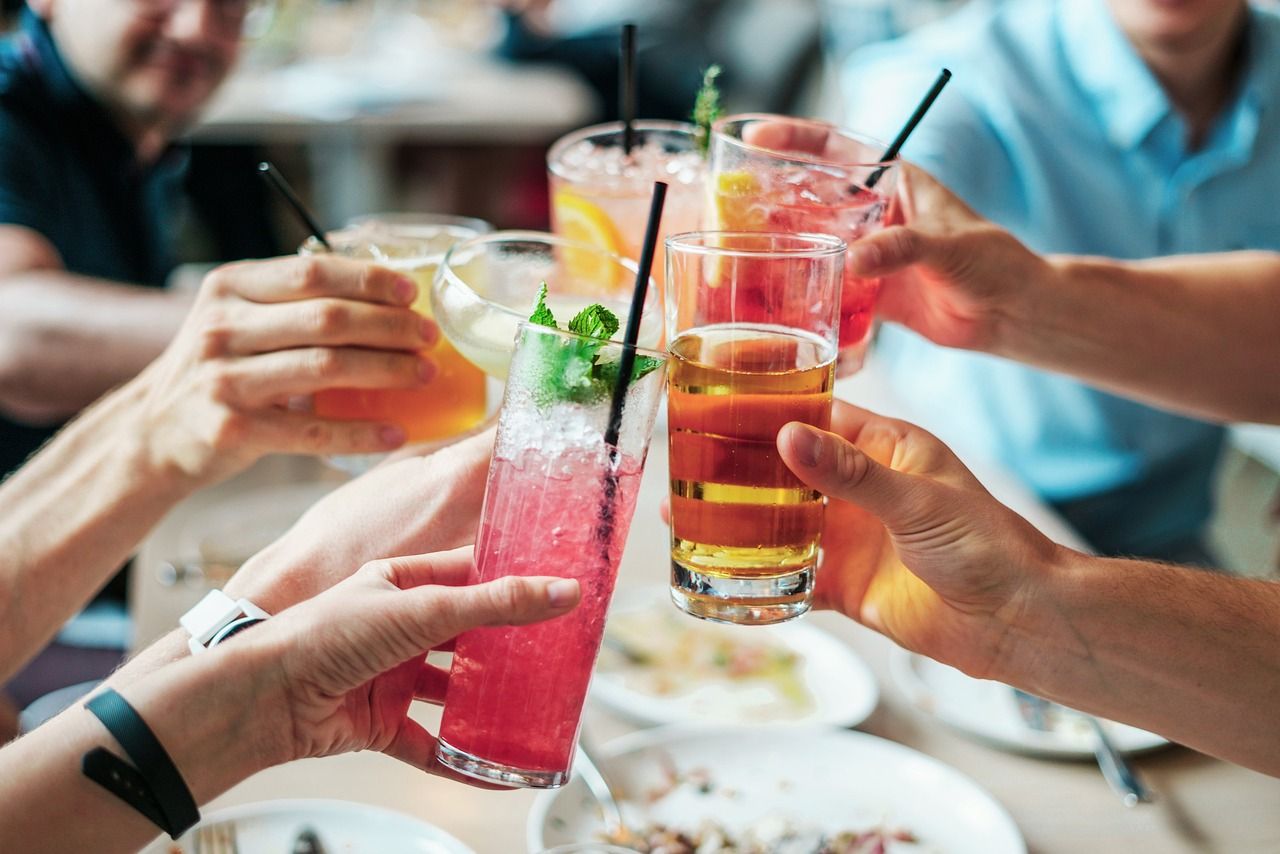 Alcool: c’est quoi le "binge drinking" ? comment savoir si on est concerné ?