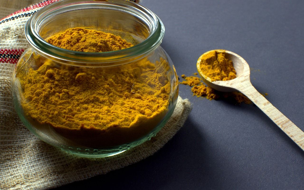 Maux d'estomac : le curcuma serait aussi efficace que l'oméprazole, effets secondaires en moins