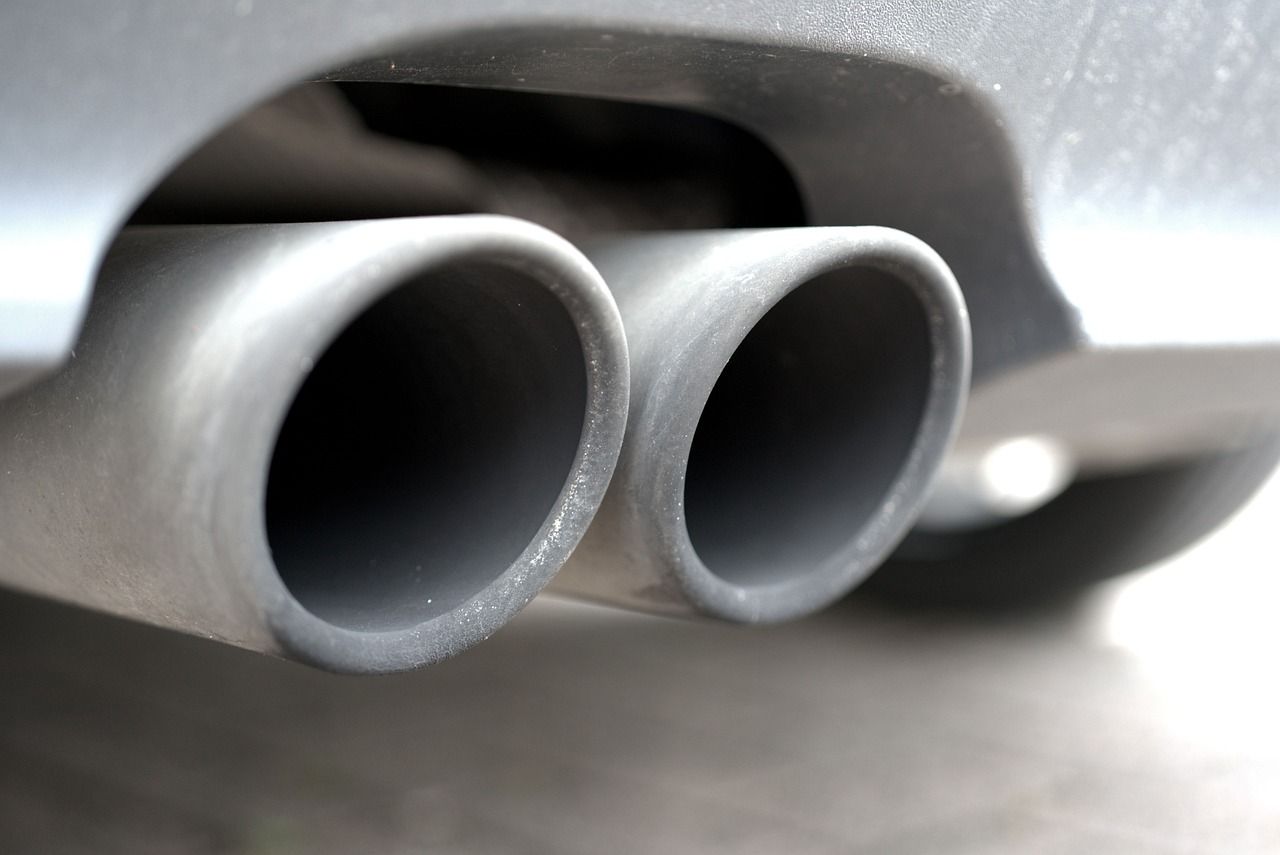 How gasoline vehicle emissions transform into breathable particles