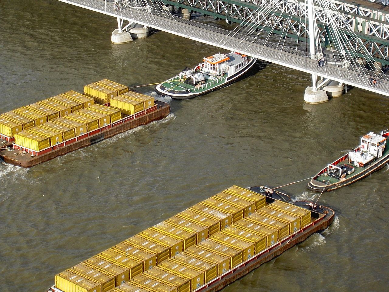 🚢 Les navires fluviaux émettent énormément de CO₂, dont une partie est... naturelle