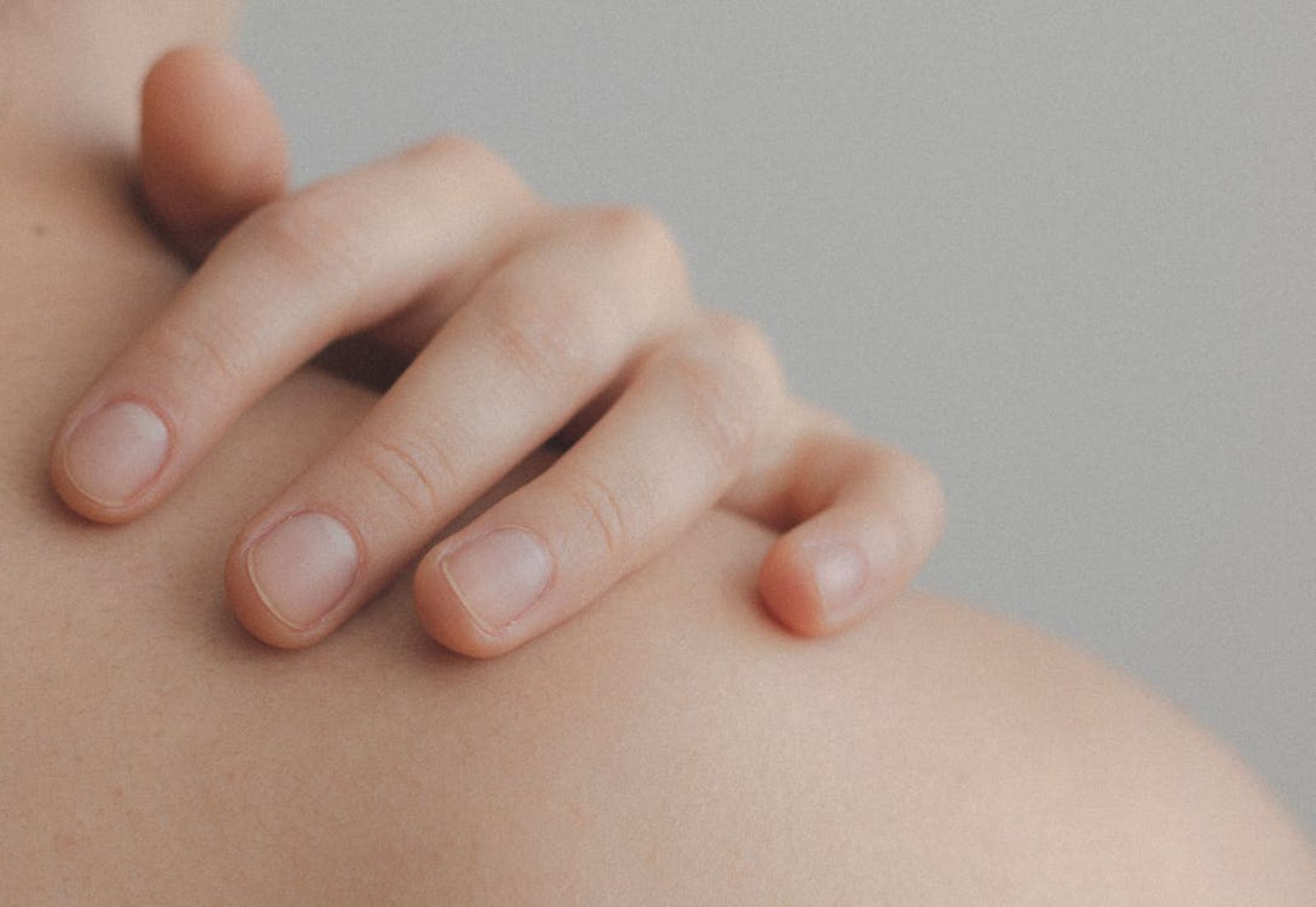 Discovery: a yeast thriving on our skin fights superbugs 🦠