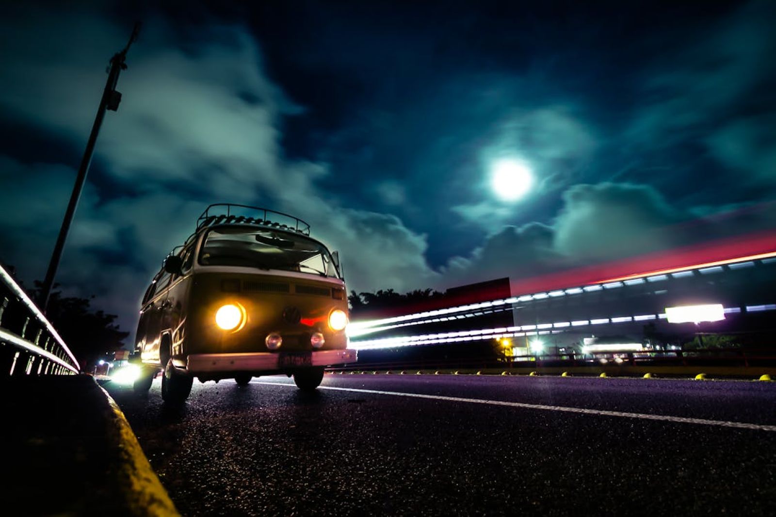 Driving during a full moon increases the risk of collision by nearly 50% 💥