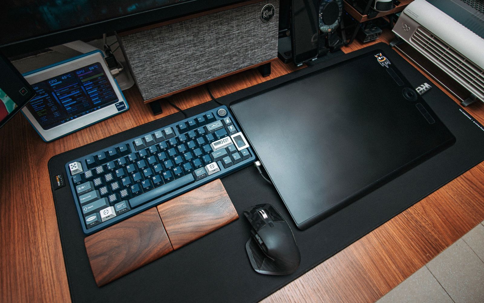 Le clavier s’intègre aujourd’hui dans des postes de travail de plus en plus chargés.