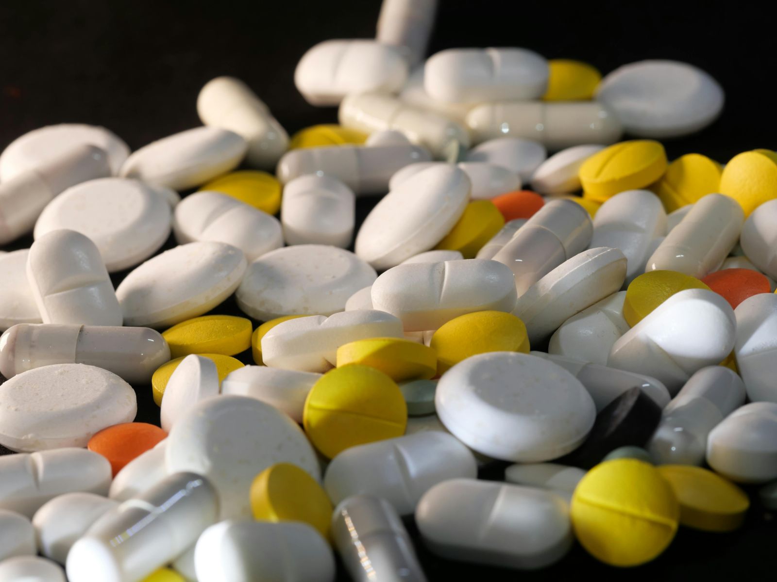 💊 Estudo revela ligação entre uso de antibióticos e distúrbio mental