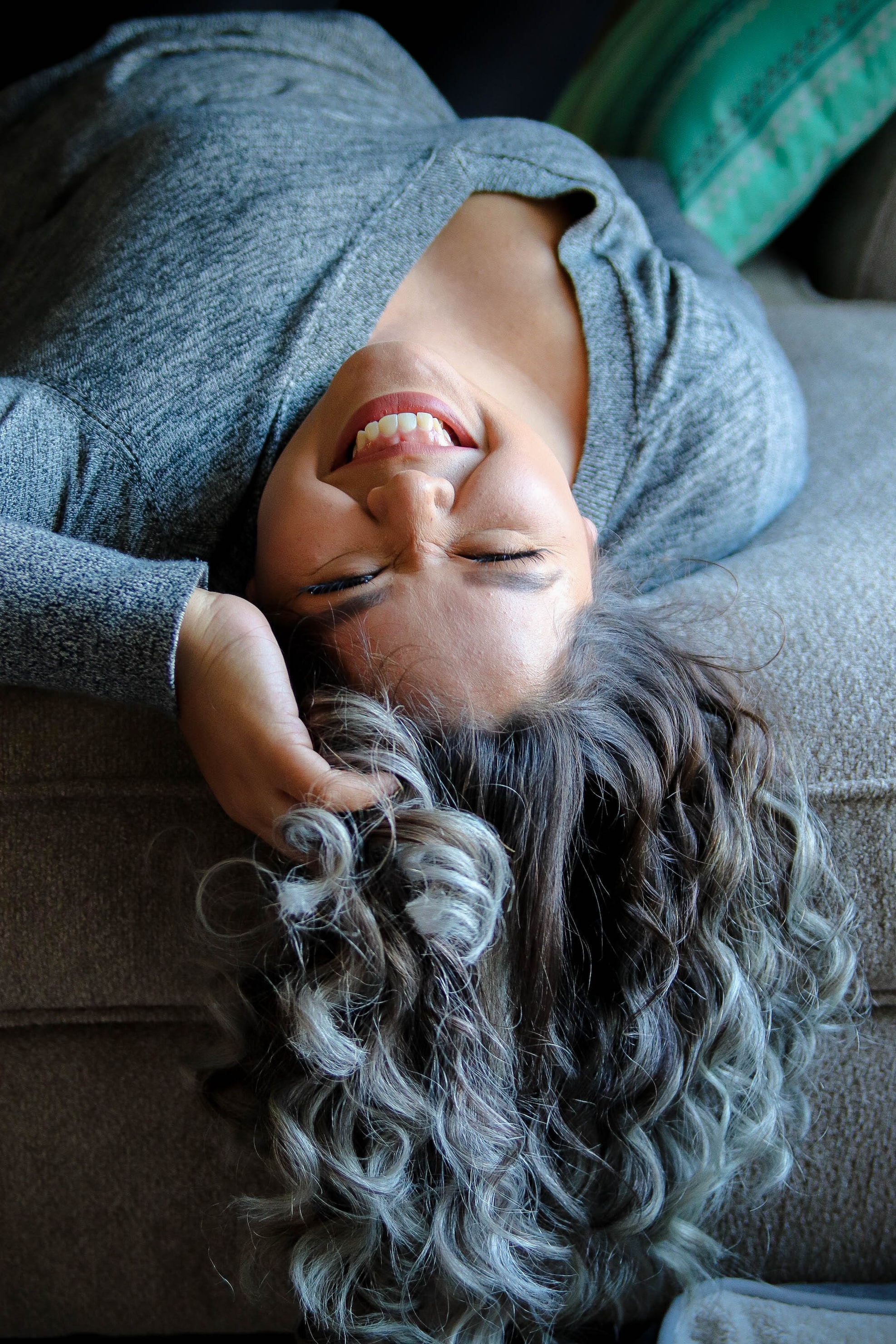 Pourquoi les cheveux blanchissent ?