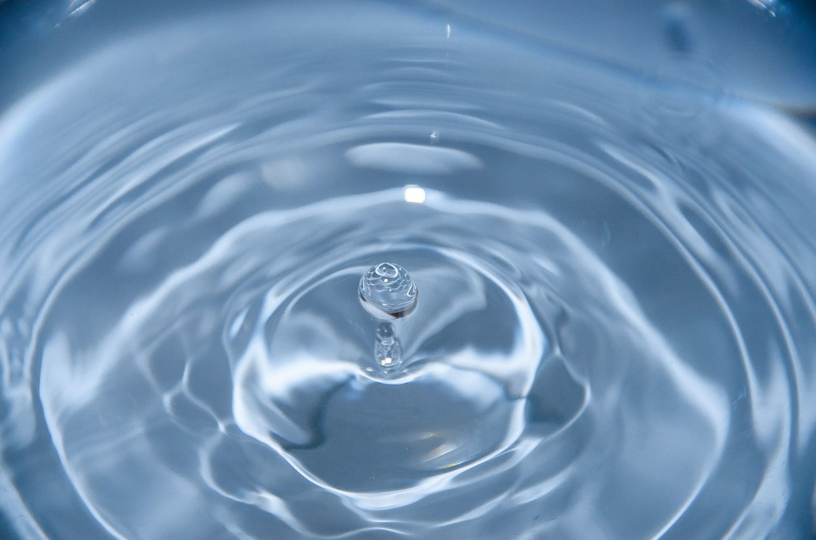 💧 L'eau serait constituée de deux liquides en un seul