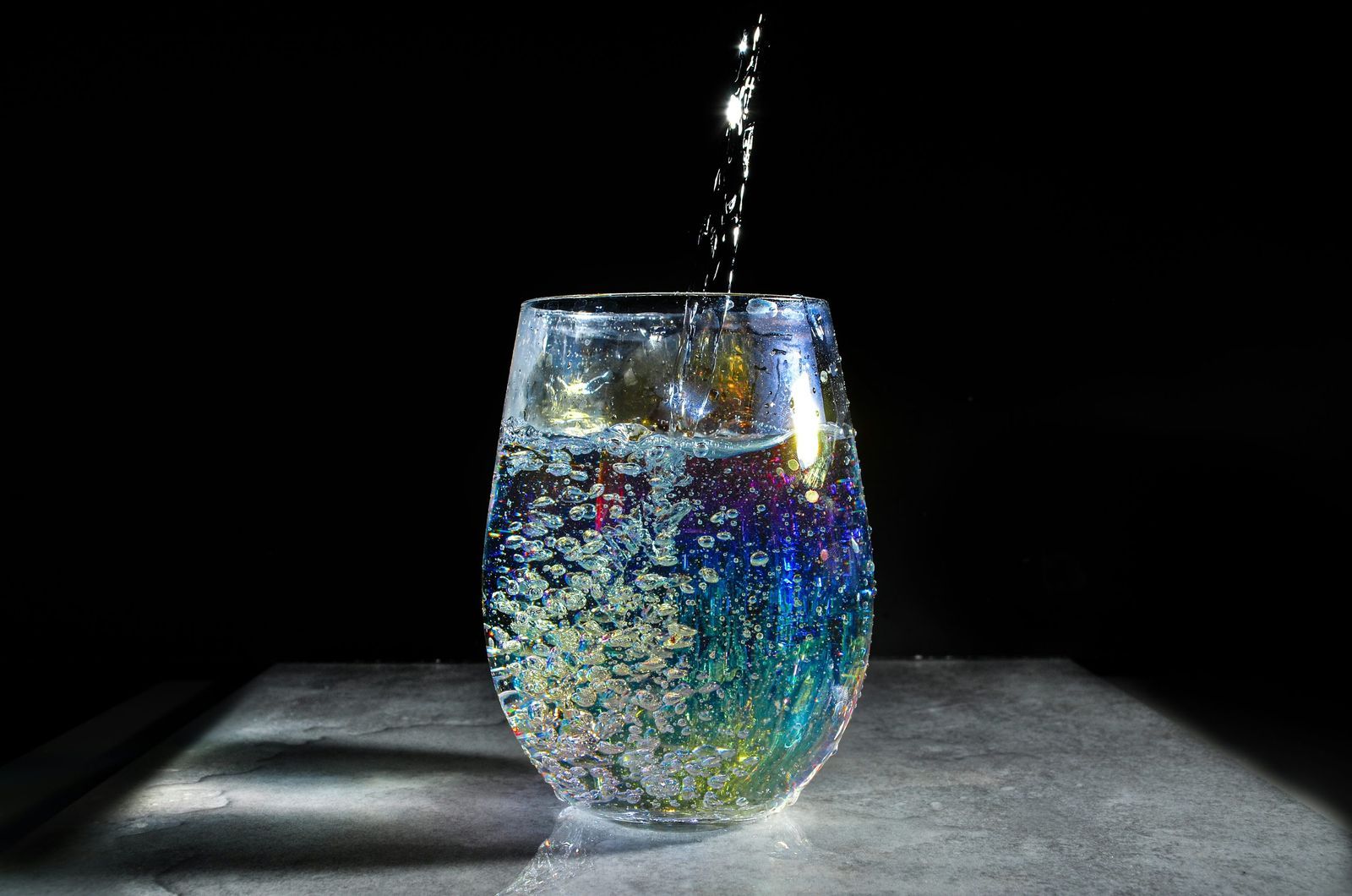 🦷 L’eau gazeuse est-elle vraiment mauvaise pour les dents ?