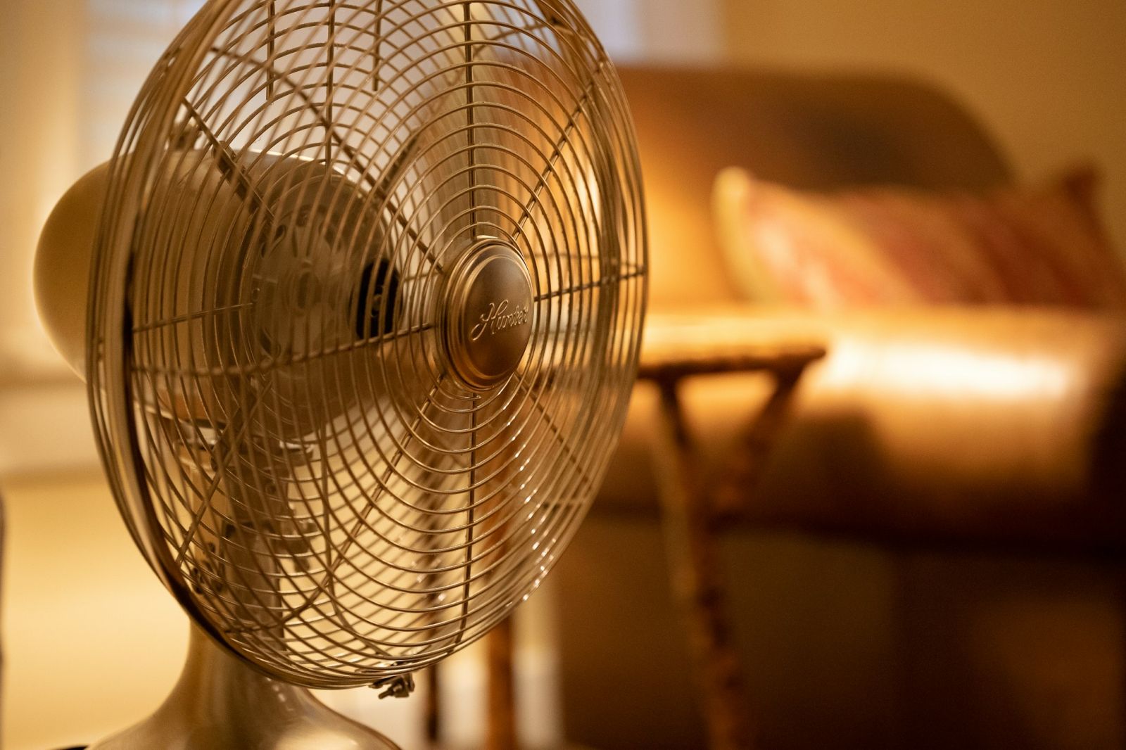 🌡️ How does a fan create a feeling of coolness?